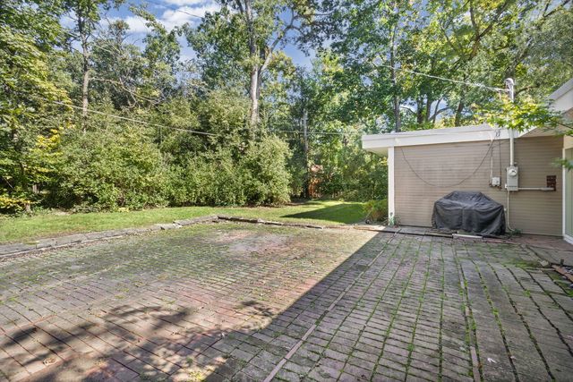 940 Ridgewood Drive, Highland Park, IL 60035