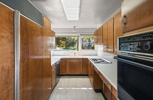 940 Ridgewood Drive, Highland Park, IL 60035