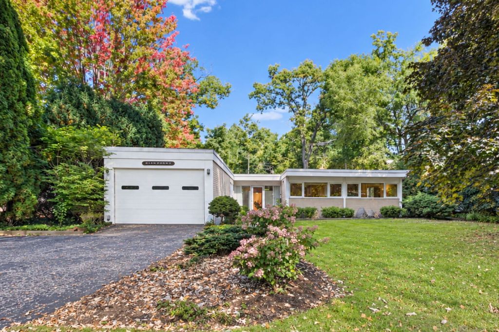 940 Ridgewood Drive, Highland Park, IL 60035