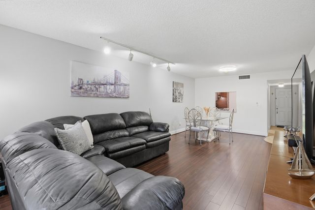 3231 Holiday Springs Boulevard 110, Margate, FL 33063