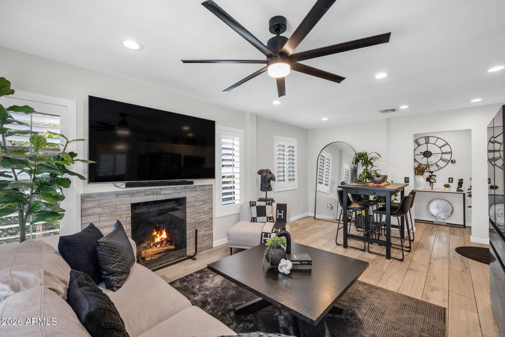 1926 W HOLLY Street, Phoenix, AZ 85009