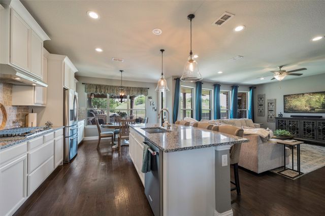 928 Bentley Drive, Roanoke, TX 76262