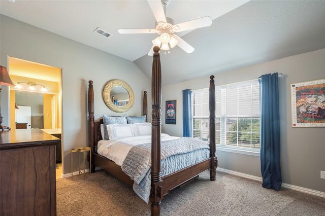 928 Bentley Drive, Roanoke, TX 76262