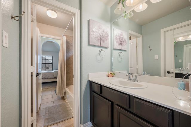 928 Bentley Drive, Roanoke, TX 76262