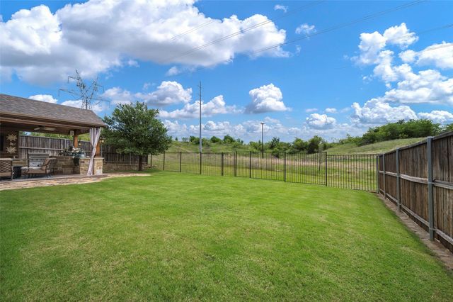 928 Bentley Drive, Roanoke, TX 76262