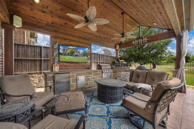 928 Bentley Drive, Roanoke, TX 76262