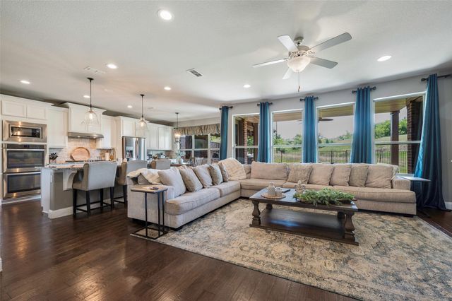 928 Bentley Drive, Roanoke, TX 76262