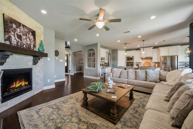 928 Bentley Drive, Roanoke, TX 76262