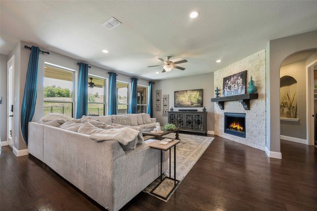 928 Bentley Drive, Roanoke, TX 76262