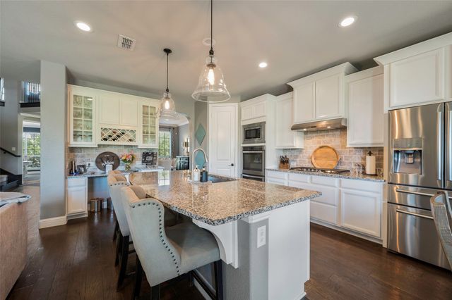 928 Bentley Drive, Roanoke, TX 76262