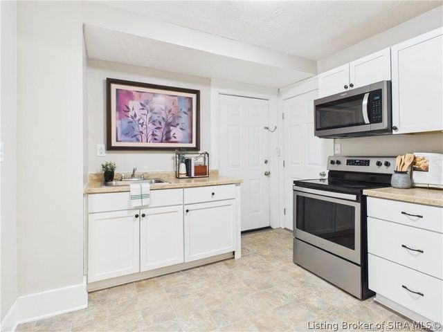 1026 N Clark Boulevard, Clarksville, IN 47129