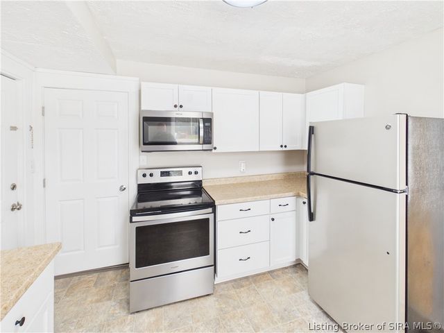 1026 N Clark Boulevard, Clarksville, IN 47129