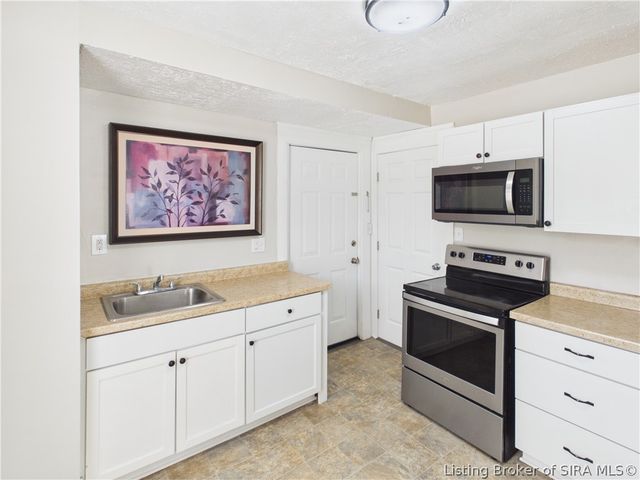 1026 N Clark Boulevard, Clarksville, IN 47129