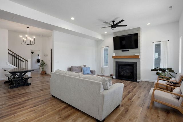 973 E Valley Trail Drive, Republic, MO 65738