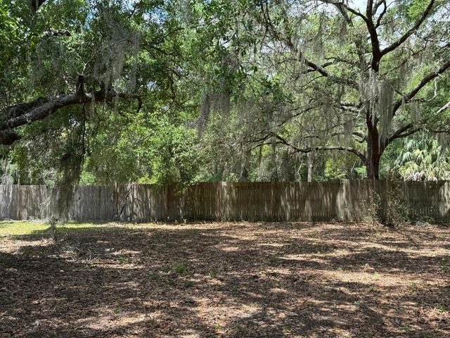1639 SPRING LAKE ROAD, Fruitland Park, FL 34731