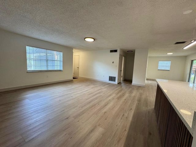 1639 SPRING LAKE ROAD, Fruitland Park, FL 34731