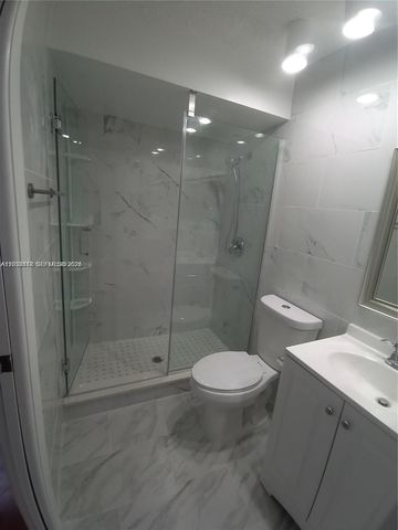 6533 NW 170th Ln, Hialeah, FL 33015