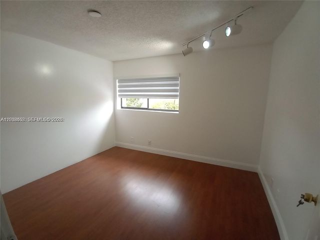 6533 NW 170th Ln, Hialeah, FL 33015