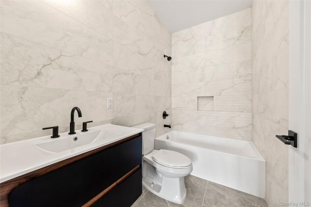 5 Jeffrey Place 102, Monsey, NY 10952