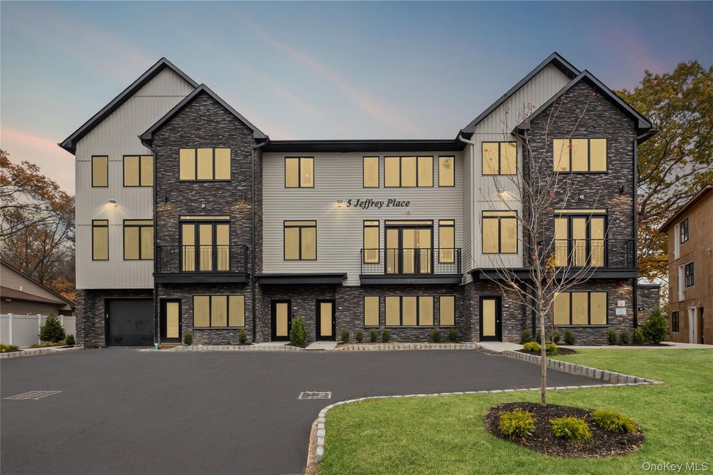 5 Jeffrey Place 102, Monsey, NY 10952