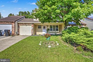 14 HATHAWAY DR, Sicklerville, NJ 08081