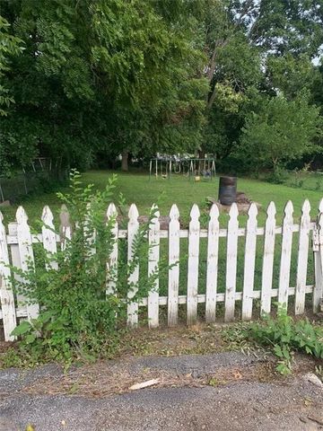2315 S Maywood Avenue, Independence, MO 64052