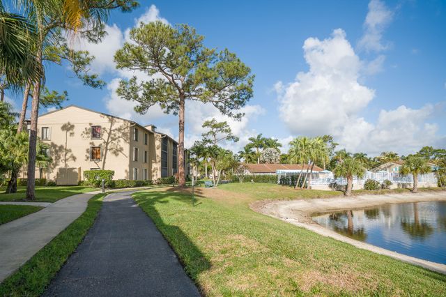 707 Sunny Pine Way C2, Greenacres, FL 33415