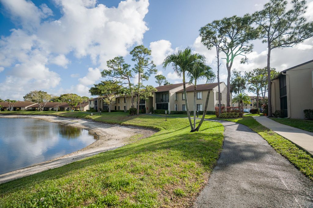 707 Sunny Pine Way C2, Greenacres, FL 33415