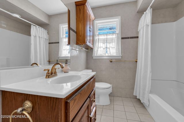 7 Klein Street, Oakhurst, NJ 07755