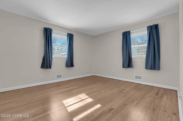 7 Klein Street, Oakhurst, NJ 07755