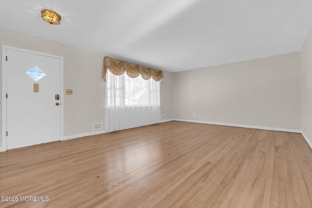 7 Klein Street, Oakhurst, NJ 07755