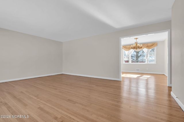 7 Klein Street, Oakhurst, NJ 07755