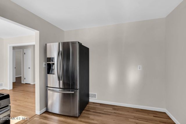 7 Klein Street, Oakhurst, NJ 07755