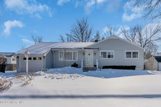 7 Klein Street, Oakhurst, NJ 07755