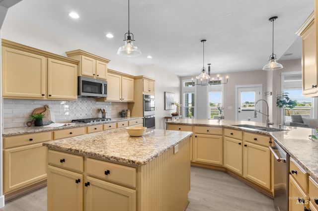 1424 S Secretariat Way, Nampa, ID 83686