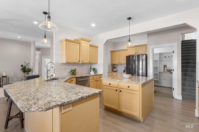 1424 S Secretariat Way, Nampa, ID 83686
