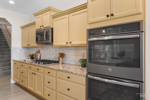 1424 S Secretariat Way, Nampa, ID 83686
