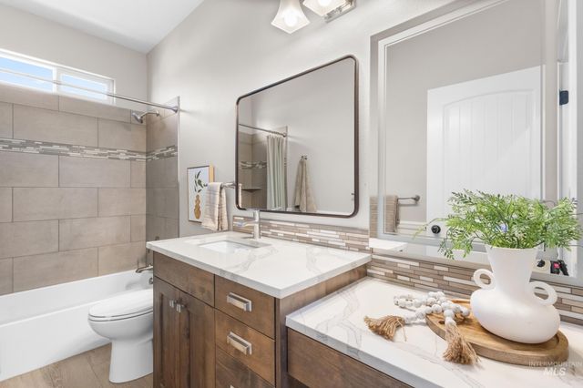 1424 S Secretariat Way, Nampa, ID 83686