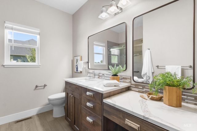 1424 S Secretariat Way, Nampa, ID 83686