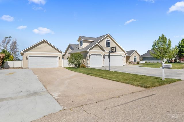 1424 S Secretariat Way, Nampa, ID 83686