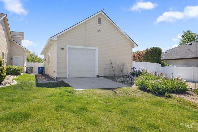 1424 S Secretariat Way, Nampa, ID 83686
