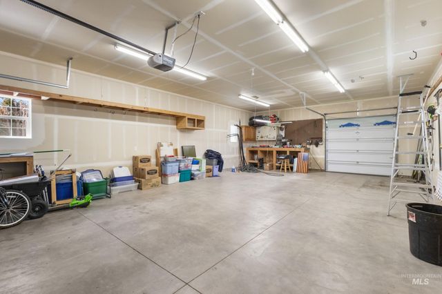 1424 S Secretariat Way, Nampa, ID 83686