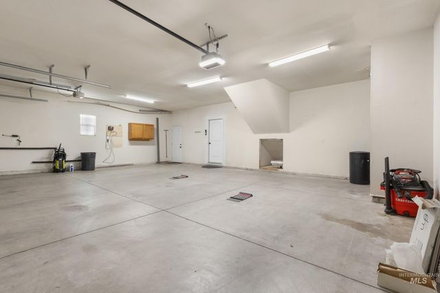 1424 S Secretariat Way, Nampa, ID 83686