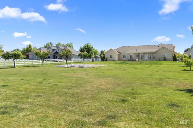 1424 S Secretariat Way, Nampa, ID 83686