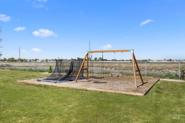 1424 S Secretariat Way, Nampa, ID 83686