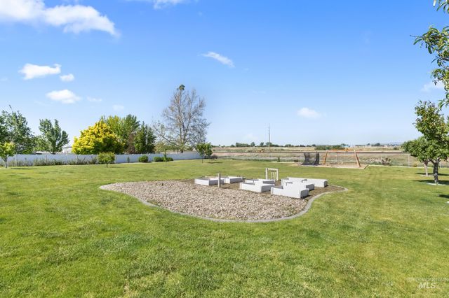 1424 S Secretariat Way, Nampa, ID 83686