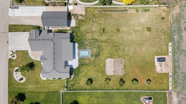 1424 S Secretariat Way, Nampa, ID 83686