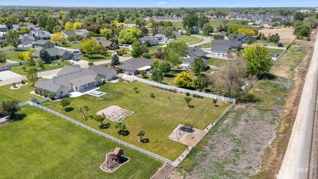 1424 S Secretariat Way, Nampa, ID 83686