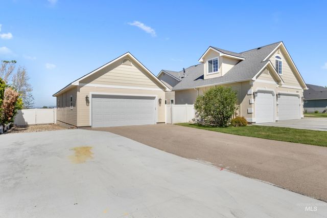 1424 S Secretariat Way, Nampa, ID 83686