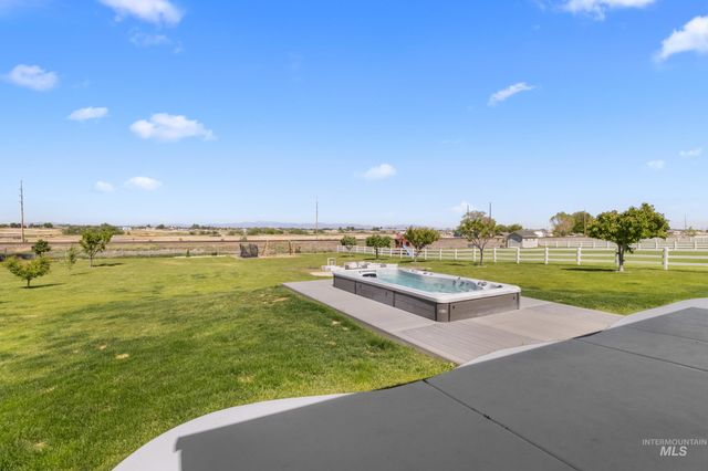 1424 S Secretariat Way, Nampa, ID 83686